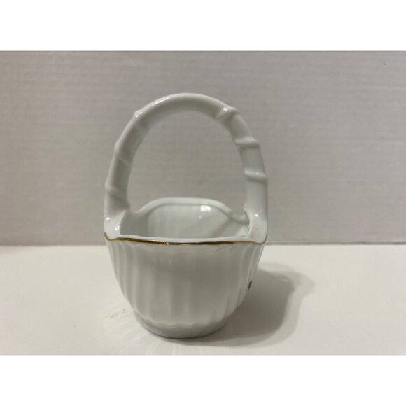 Vintage Christmas Porcelain Basket With Gold Trim & Tree Design Taiwan - Picture 3 of 6